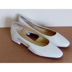 Ann Marino Women's Cut-out Leather Flat Pump Shoes, Size 7, White